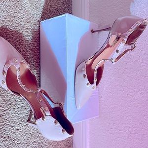 High heels , brand:halogen,size: 9 in woman ,color:creamy